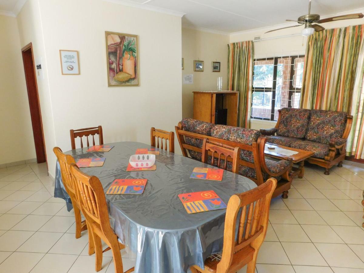 Mama Mia Cottages Oslo Beach Port Shepstone Exterior photo
