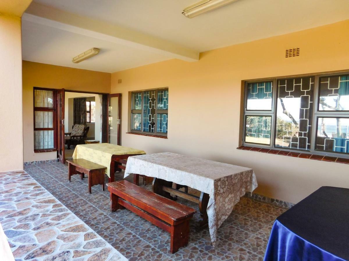 Mama Mia Cottages Oslo Beach Port Shepstone Exterior photo